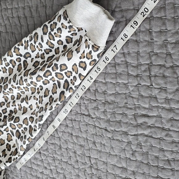 EASEL Animal PRINT Sweatshirt - Picture 9 of 10